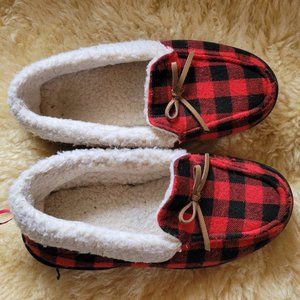 Red/Black Plaid Slippers Boys Sz XL 8 yo
